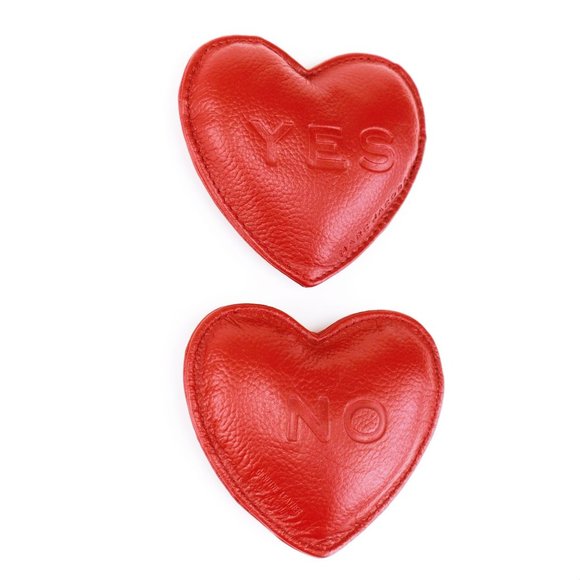 Marc by Marc Jacobs YES NO Heart Paper Weight Red COLLECTIBLE - Picture 4 of 7